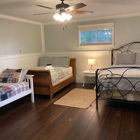 Tucked Away Newly Renovated 2 Bedroom/ 1 Bath Sleeps 8 Бюфорт Екстериор снимка